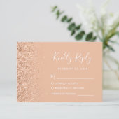 Moderne Perzik Nep Glitter Rand Bruiloft RSVP Kaartje (Staand voorkant)