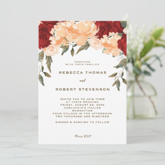 Moderne perzik rode rozen bruiloft uitnodiging (Staand voorkant)