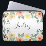 Moderne Perzik Waterverf Bloemen Monogrammed Laptop Sleeve<br><div class="desc">Met de prachtige perzik en crème waterverf en jouw naam is een kalligrafisch script,  deze computer sleeve zal zeker een eye catcher wanneer iemand ziet uw laptop in uw handen!</div>