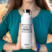 Moderne piloot in uitvoering & vliegtuig, aangepas waterfles