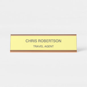 Moderne platte reisagent minimalistisch crèmekleur bureau naambordje