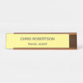 Moderne platte reisagent minimalistisch crèmekleur bureau naambordje (Voorkant)