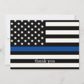 Moderne politieagent met persoonlijke dun blauwe l bedankkaart (Voorkant)