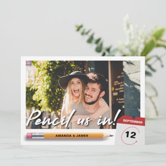 Moderne potlood gebruikt op foto sparen de datum save the date (Staand voorkant)