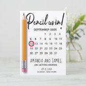 Moderne potlood in kalender-karton save the date (Staand voorkant)