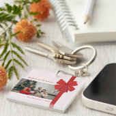 Moderne Preppy Rode Lint Boog Wrap Foto Kerstmis Sleutelhanger (Voorkant Rechts)