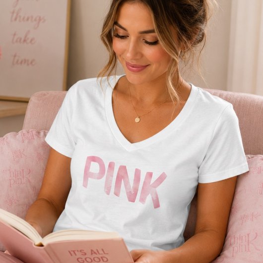 Moderne pret waterverf roze op wit t-shirt