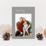 Moderne Prettige feestdagen zilver - Verticale enk Feestdagenkaart<br><div class="desc">Deze moderne prettige feestdagen zilveren verticale, enkele fotovakantiekaart is perfect voor uw minimalistische shabby-chic boho Silver en witte feestelijke groet. De minimale witte handgeschreven kalligrafie is delicaat en robuust, terwijl het klasje en elegant blijft. U zult vinden dat alles over dit product editable is, zodat voel vrij om afbeeldingen of...</div>