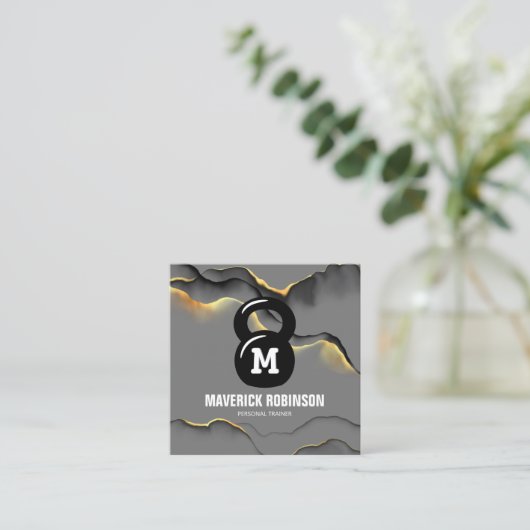 Moderne professionele fitnesstrainer vierkante visitekaartje (Staand voorkant)