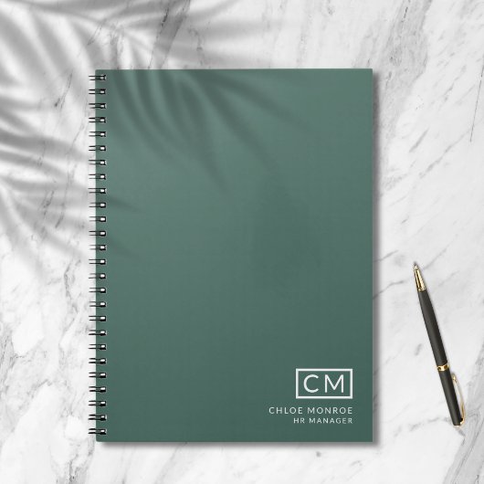 Moderne Professionele Monogram Initiaal Saliegroen Notitieboek