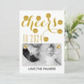 Moderne proost op 2024 gouden glitter Nieuwjaar fo Feestdagenkaart (Staand voorkant)