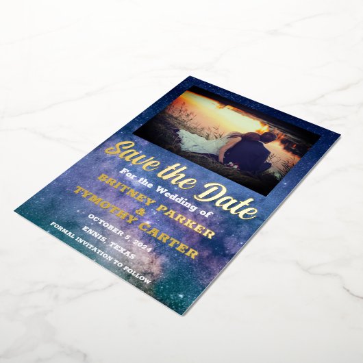 Moderne QR-code Foto Celestial Galaxy Wedding Folie Uitnodiging (Gedraaid)