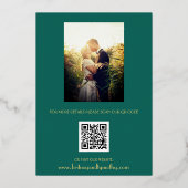 Moderne QR Code Foto Emerald Green Script Weduwen Folie Uitnodiging (Achterkant)
