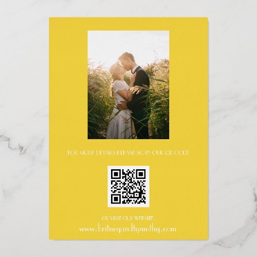 Moderne QR Code Foto Geel Manuscript Weddenschap Folie Uitnodiging (Achterkant)