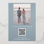 Moderne QR-code foto script stoffig blauwe trouw Folie Uitnodiging (Achterkant)