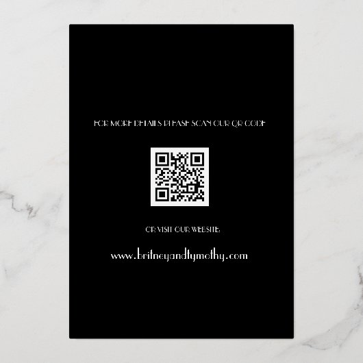 Moderne QR Code Fotokalligrafie Black Weddenschap Folie Uitnodiging (Achterkant)