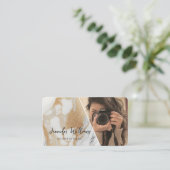 Moderne QR Code Goud Wit Marmeren Fotograaf Visitekaartje (Staand voorkant)