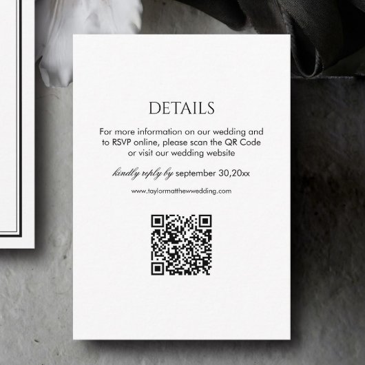 Moderne QR-code voor trouwdetails in zwart-wit Informatiekaartje