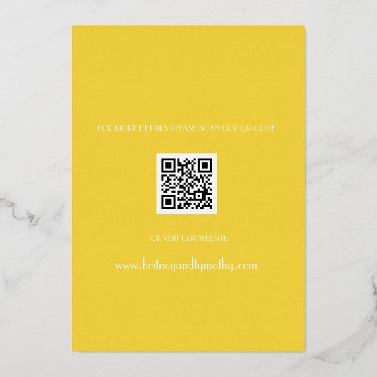 Moderne QR Code Yellow Weddenschap met fotoscript Folie Uitnodiging (Achterkant)