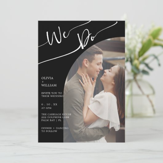 Moderne QR Code Zwart Foto Bruiloft Uitnodiging (Staand voorkant)