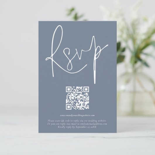 Moderne QR-codecode voor bruiloft blauwe RSVP-kaar Kaart (Staand voorkant)