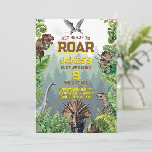 Moderne Realistische Dinosaurus Cool Verjaardag Kaart (Staand voorkant)