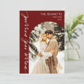 Moderne Red Arch Foto Passen getrouwd Vrolijk & Ge Feestdagenkaart (Staand voorkant)