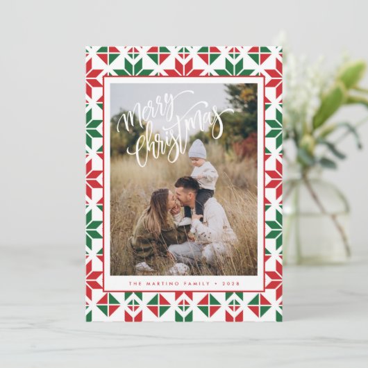 Moderne Red Green Folk Quilt Foto Kerst Kaart (Staand voorkant)