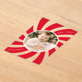 Moderne Red Peppermint Swirl Holiday Acryl Uitnodigingen (Laagn)