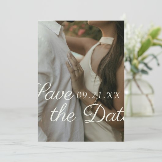 Moderne redactionele script foto save the date (Staand voorkant)