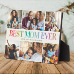 Moderne regenboog Beste mama ooit foto-inklage Fotoplaat<br><div class="desc">Beste mama ooit! Een doordacht,  modern geschenk van de Dag van de Dagen,  van de Moederdag of van de Vakantie: Een trendy Fotocollage van het Instagram plaque met uw douanebericht en/of namen. Trendy pastelregenboogtypografie op een zachte ivoren achtergrond maakt een vrolijke,  stijlvolle keepslag!</div>