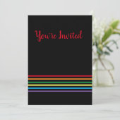Moderne Regenboog op Zwarte U Bent Uitgenodigd Kaart (Staand voorkant)