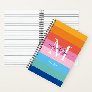 Moderne regenbooggekleurde monogram-naam notitieboek