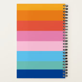 Moderne regenbooggekleurde monogram-naam notitieboek (Achterkant)