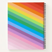 Moderne regenbooggekleurde strepen notitieboek (Achterkant)