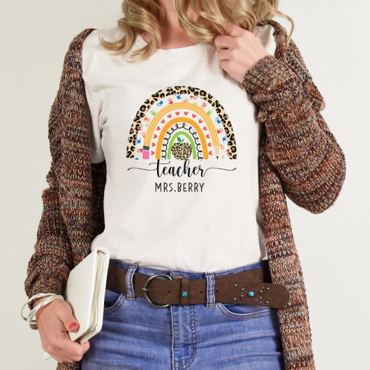 Moderne regenboogleraar voegt Jouw naam toe T-shirt