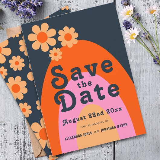 Moderne Retro 70s Bruiloft met Madeliefjes Save The Date