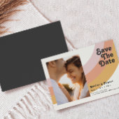 Moderne Retro 70's regenboog horizontaal sparen de Magnetische Uitnodiging