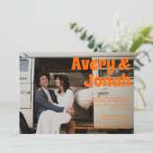 Moderne  Retro Bold Typography Photo Wedding Kaart (Staand voorkant)