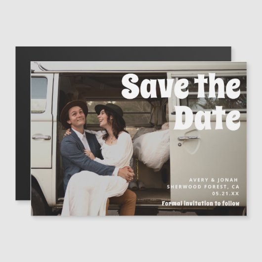 Moderne  Retro Bold Typography Photo Wedding Magnetische Uitnodiging (Voorkant / Achterkant)