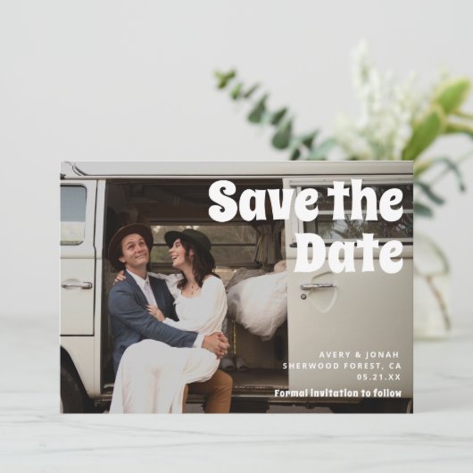 Moderne  Retro Bold Typography Photo Wedding Save The Date (Staand voorkant)