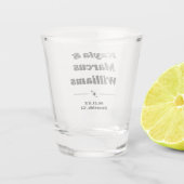 Moderne Retro Coole Fun Bruiloft Namen Feest Favor Shot Glas (Achterkant)