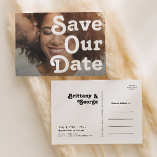 Moderne Retro met horizontale titel Sla onze datum Uitnodiging Briefkaart