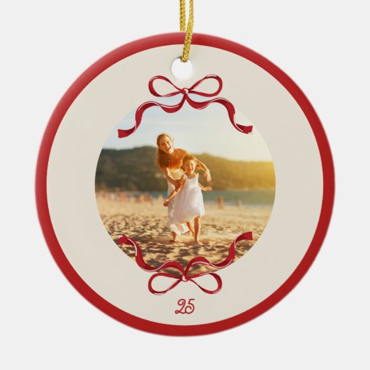 Moderne Retro Red Bows Trendy kerstfoto Keramisch Ornament (Voorkant)