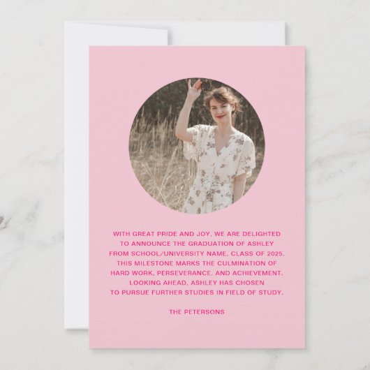 Moderne Retro Roze Typografie Foto Afstuderen Aankondiging (Achterkant)
