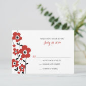 Moderne rode annemonbloem | Weddenschap RSVP Kaartje (Staand voorkant)