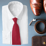 Moderne rode diamantpatroon Stropdas<br><div class="desc">De moderne Red Diamond Pattern Stropdas heeft een stijlvol,  modern rood-wit diamantpatroon. Perfect voor bruiloften,  bruidsjonkers,  Vaderdag,  verjaardagscadeau voor papa of opa en meer. Ontworpen door ©2024 Evco Studio www.zazzle.com/store/evcostudio</div>