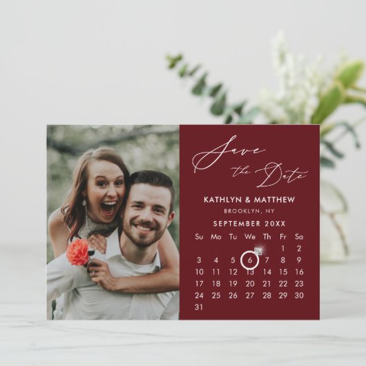 Moderne rode elegante script aangepaste agenda fot save the date (Staand voorkant)