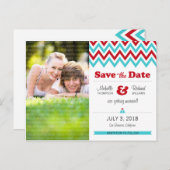 Moderne rode en Aqua Chevron-foto Bewaar de datum Aankondigingskaart (Voorkant / Achterkant)