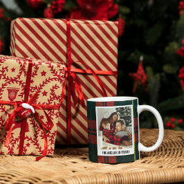 Moderne rode en groene geruite kerstfoto-collage koffiemok